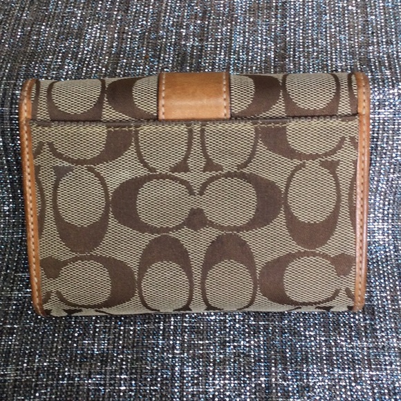 Coach tan logo trifold wallet - Picture 2 of 5